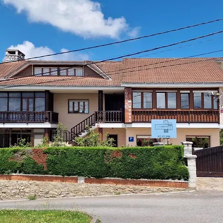 Cosma House בית הארחה 3*